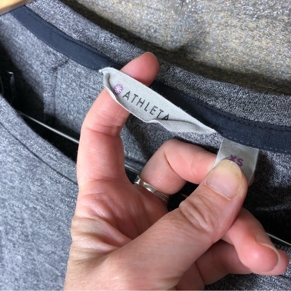 Athleta XS heather grey long sleeve top XS - Picture 3 of 4